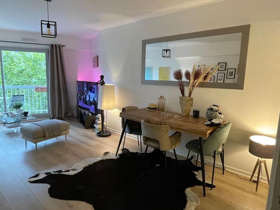 Charming Parisian One Bedroom Appartamento